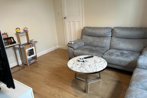 3 bedroom house to rent, Bourne Avenue, Reading