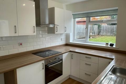 3 bedroom house to rent, Bourne Avenue, Reading