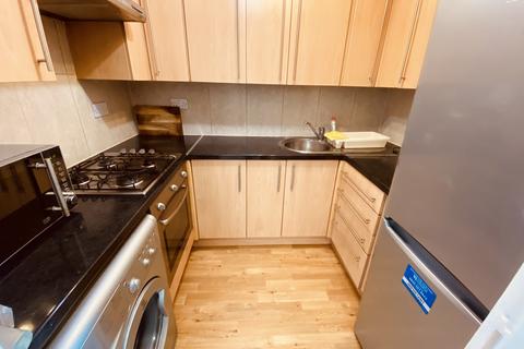 1 bedroom in a flat share to rent, Holloway N7