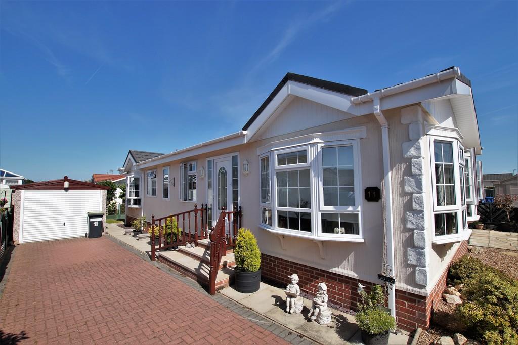 Grosvenor Avenue, Torksey Lock, Lincoln 2 bed park home £165,000