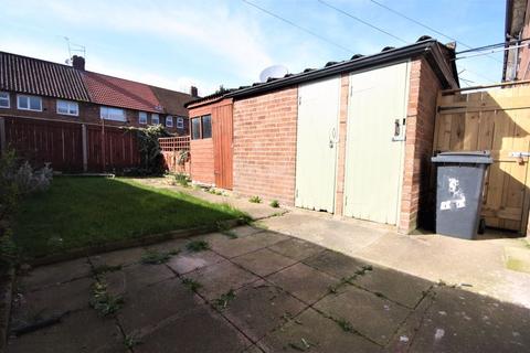 3 bedroom terraced house to rent, Brent Avenue, Hull, HU8