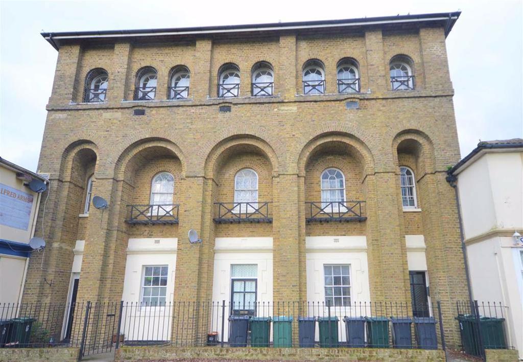 Newtown Green, Ashford, Kent 1 bed flat £550 pcm (£127 pw)