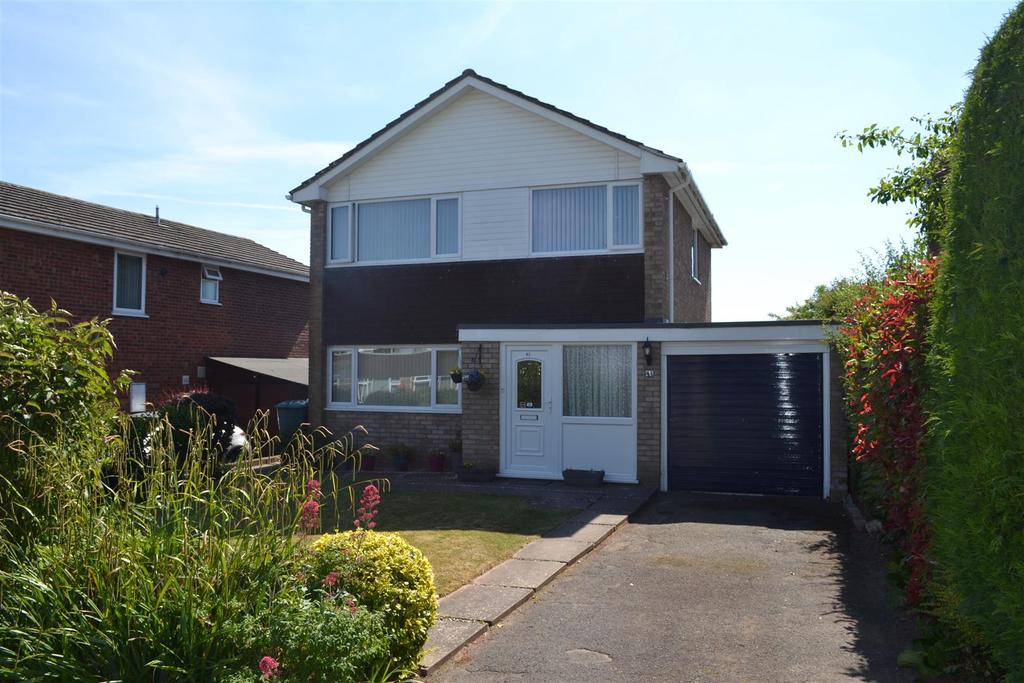 Buckfield Road, Leominster 3 bed detached house £249,995