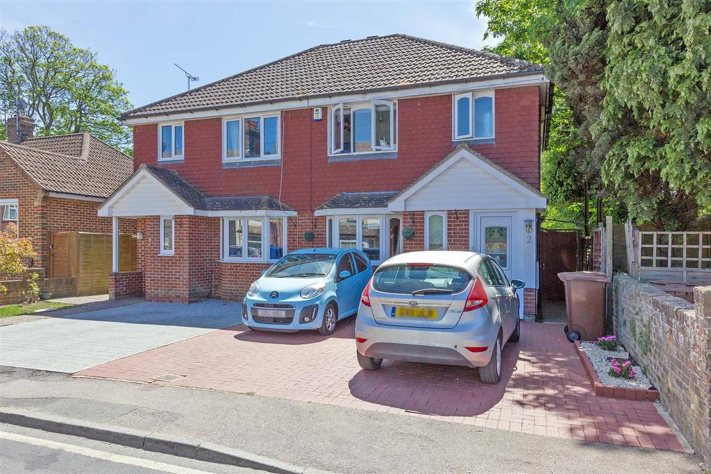 Wakeley Road, Rainham, Gillingham 3 bed semidetached house £300,000