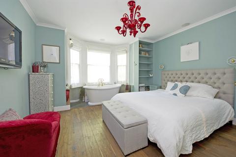 2 bedroom flat to rent, St Charles Square, London, W10