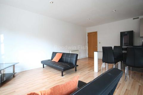 3 bedroom apartment to rent, City Point 1, Chapel Street, Salford