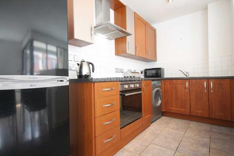 3 bedroom apartment to rent, City Point 1, Chapel Street, Salford