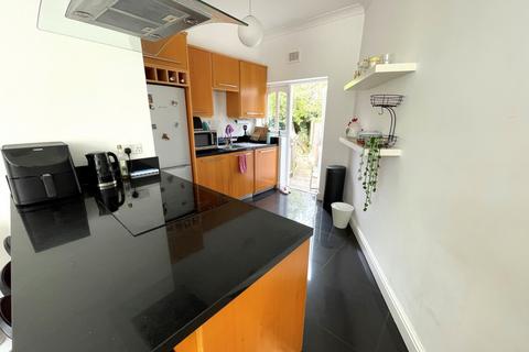 3 bedroom flat to rent, Beatrice Road, Finsbury Park, N4