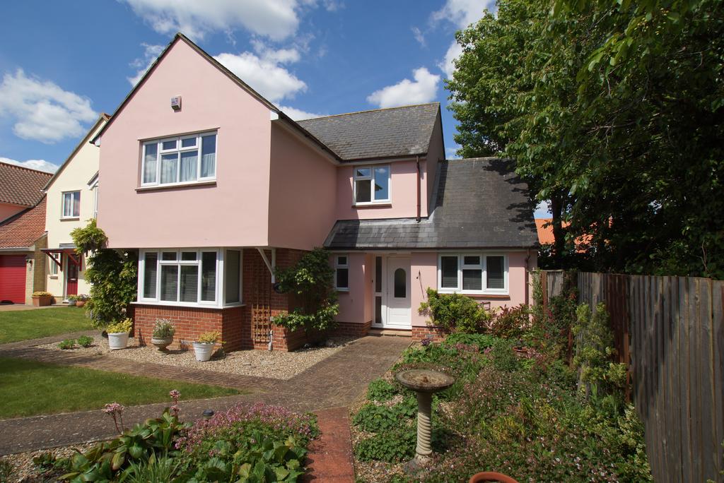32 The Glebe, Lavenham, Sudbury CO10 4 bed detached house for sale £
