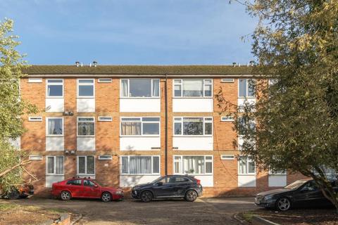 2 bedroom flat to rent, Wentworth Place,  Chesham,  HP5