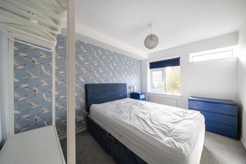 2 bedroom flat to rent, Wentworth Place,  Chesham,  HP5