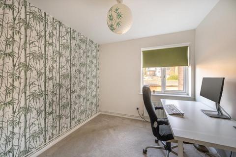 2 bedroom flat to rent, Wentworth Place,  Chesham,  HP5