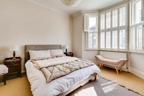2 bedroom maisonette to rent, St. Hilda's Road, Barnes