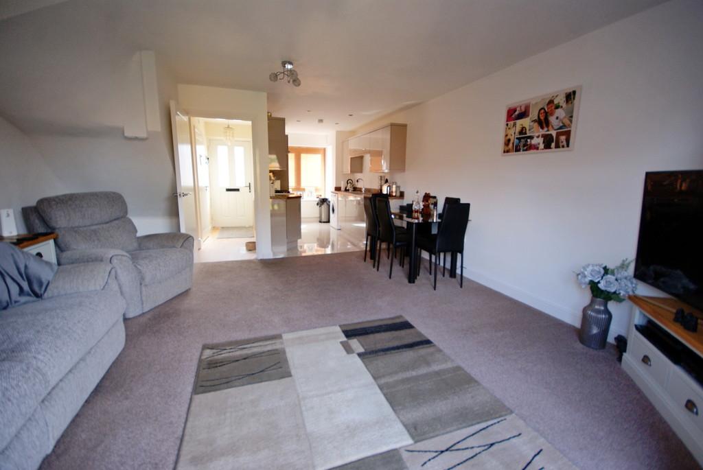 Canal Court, Saxilby 3 bed townhouse £160,000