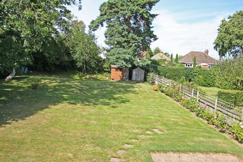 4 bedroom detached house to rent, Available Immediately in Hawkhurst