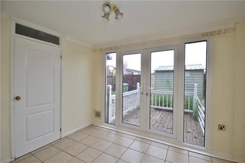 3 bedroom terraced house to rent, Shortdale Road, Aldershot, Hampshire, GU11