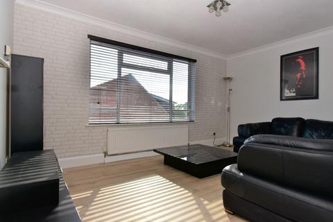1 bedroom apartment to rent, Adelphi Crescent, Hornchurch