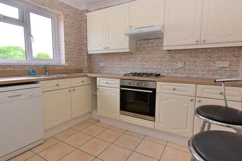 1 bedroom apartment to rent, Adelphi Crescent, Hornchurch