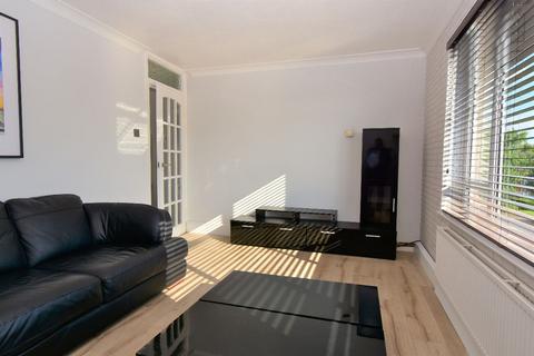 1 bedroom apartment to rent, Adelphi Crescent, Hornchurch