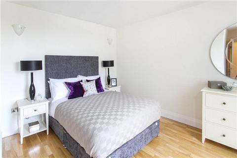 2 bedroom flat for sale, Chiswick High Road, Chiswick, London