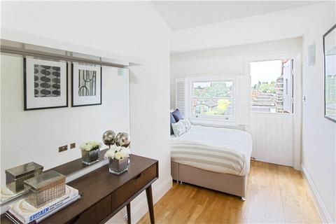 2 bedroom flat for sale, Chiswick High Road, Chiswick, London