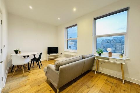 1 bedroom flat to rent, East Street, Epsom