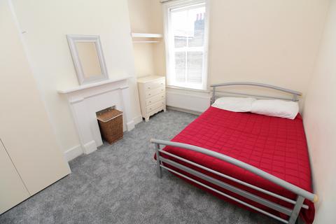 2 bedroom flat to rent, Limburg Road, London, SW11