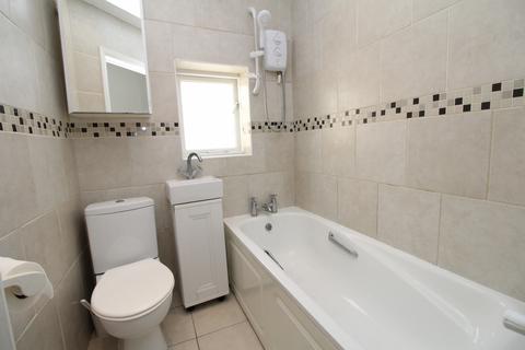 2 bedroom flat to rent, Limburg Road, London, SW11