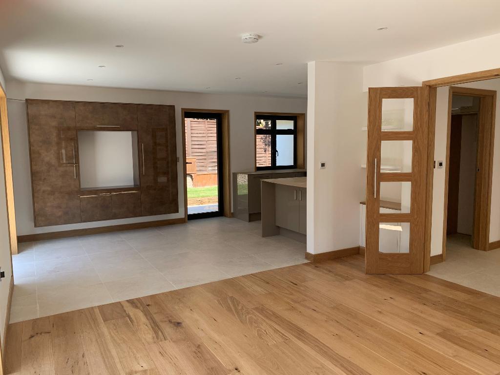 Elmfield Way, Sanderstead, Surrey, CR2 0EG 3 bed detached house to rent