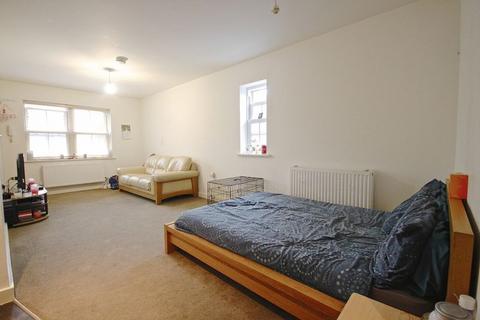 1 bedroom property to rent, Globe Court, Poole, BH15