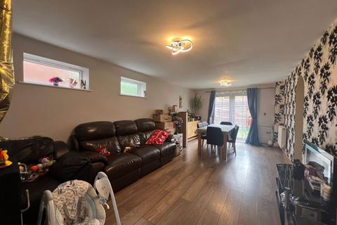4 bedroom end of terrace house to rent, Ormonds Close, Bristol