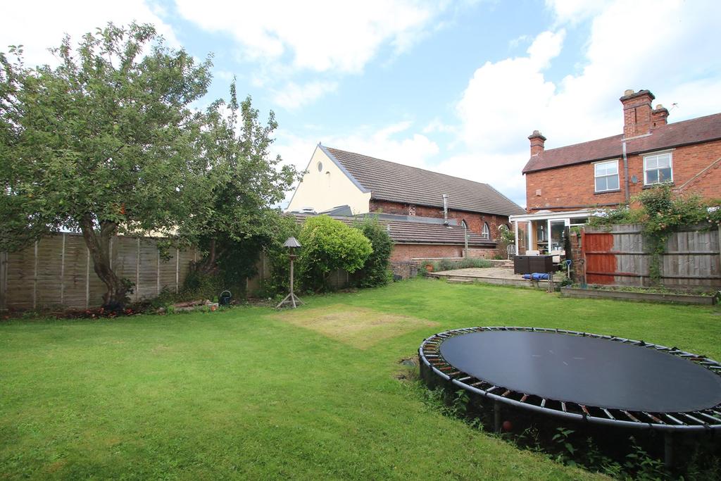 Chawn Hill, Oldswinford, Stourbridge, DY9 3 bed semidetached house £