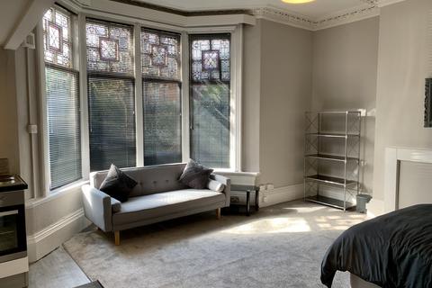 undefined, 11 STRENSHAM HILL, MOSELEY B13