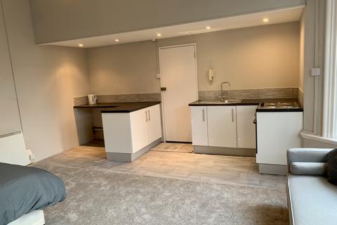 undefined, 11 STRENSHAM HILL, MOSELEY B13