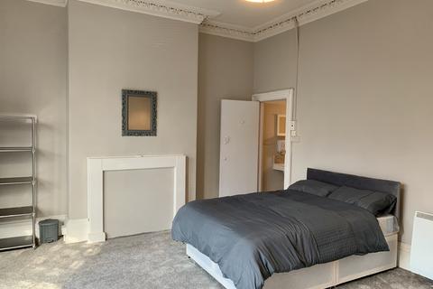 undefined, 11 STRENSHAM HILL, MOSELEY B13