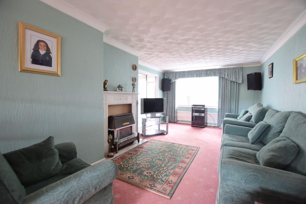 Thorpe Road, ClactononSea 3 bed semidetached house £215,000