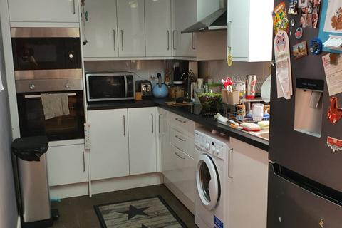 2 bedroom flat to rent, london KT1