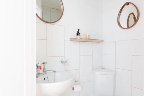 Studio to rent, Campden Street, London, W8