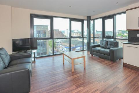 3 bedroom apartment to rent, Apt 8 Devonshire Point