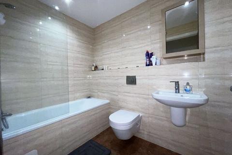 4 bedroom apartment to rent, Apt 9 Devonshire Point