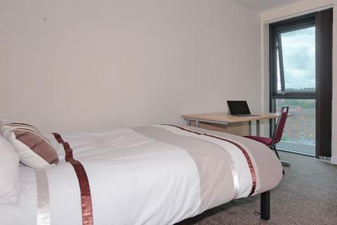 4 bedroom apartment to rent, Apt 9 Devonshire Point