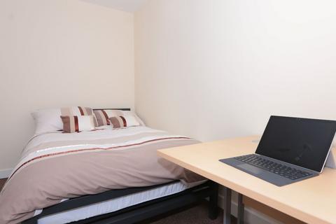 4 bedroom apartment to rent, Apt 9 Devonshire Point