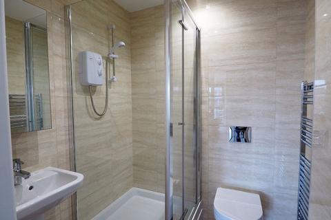 3 bedroom apartment to rent, Apt 16 Devonshire Point