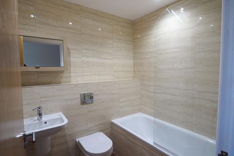 3 bedroom apartment to rent, Apt 16 Devonshire Point