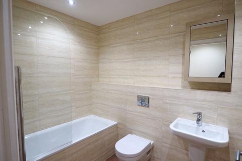 4 bedroom apartment to rent, Apt 17 Devonshire Point