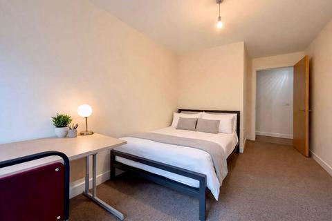 4 bedroom apartment to rent, Apt 17 Devonshire Point