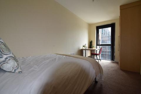 3 bedroom apartment to rent, Apt 18 Devonshire Point