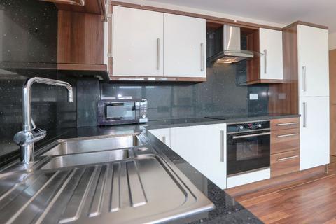 3 bedroom apartment to rent, Apt 22 Devonshire Point