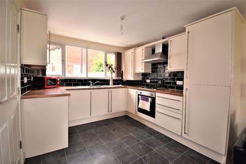 4 bedroom semi-detached house to rent, 15 Dorset Street