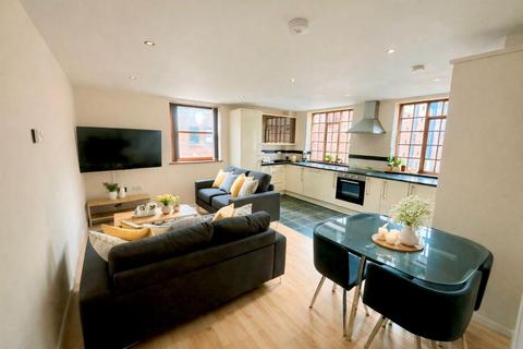 4 bedroom flat to rent, Lion Works - City Campus